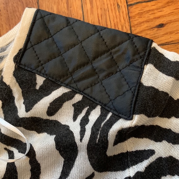 H&M brand new top. - Picture 4 of 5